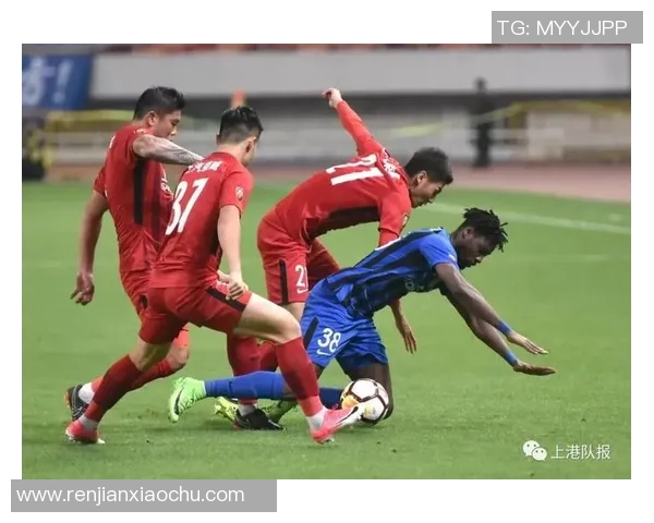 南京足球队以71分领跑精英赛积分榜展现强大实力与团队合作精神